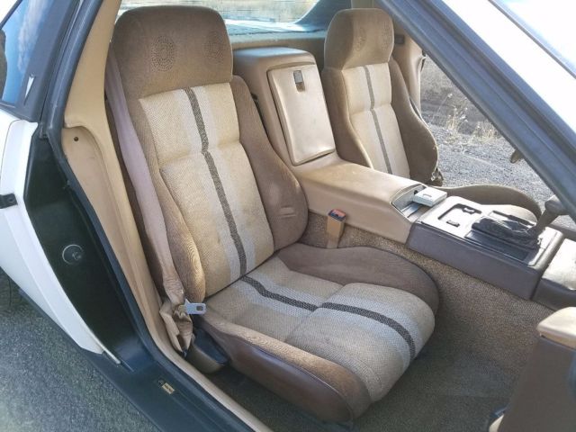 1984 Pontiac Fiero SE - photo 9