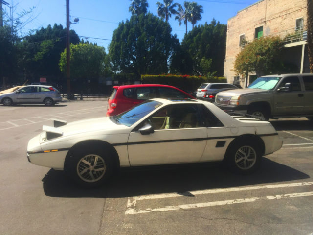 1984 Pontiac Fiero SE - photo 4