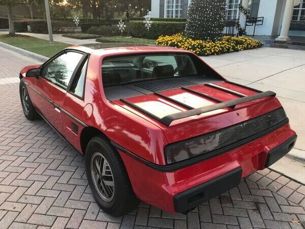 1984 Pontiac Fiero SE - photo 2