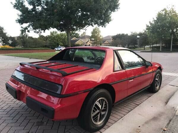 1984 Pontiac Fiero SE - photo 3