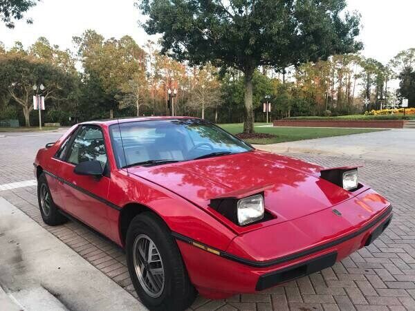 1984 Pontiac Fiero SE - photo 4
