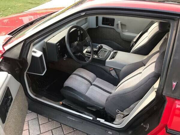 1984 Pontiac Fiero SE - photo 5