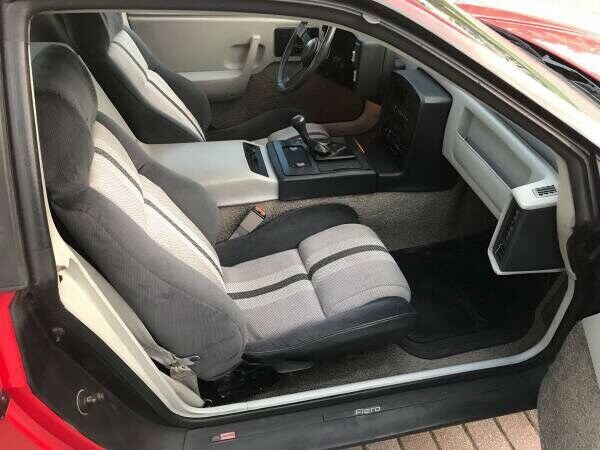 1984 Pontiac Fiero SE - photo 7