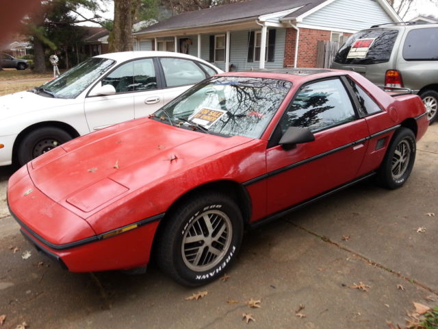 1984 Pontiac Fiero SE Coupe 2-Door 2.5L 1984 Pontiac Fiero