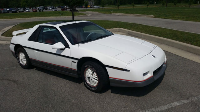 1984 Pontiac Fiero - photo 2