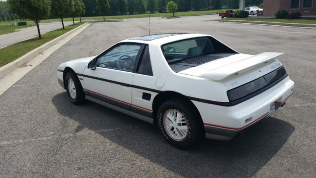 1984 Pontiac Fiero - photo 3