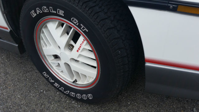 1984 Pontiac Fiero - photo 8