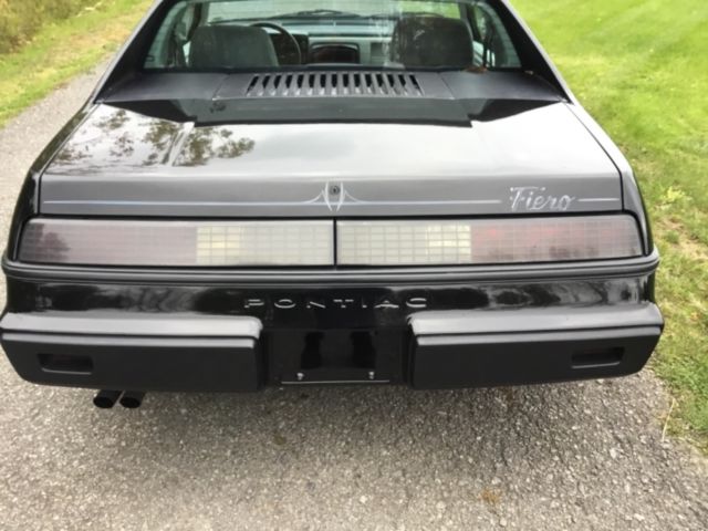 1984 Pontiac Fiero SE - photo 12