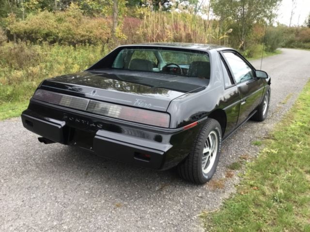 1984 Pontiac Fiero SE - photo 3