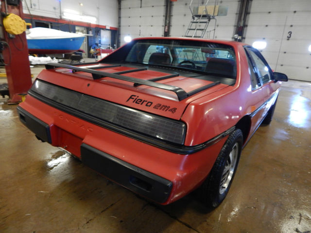 1984 Pontiac Fiero - photo 3
