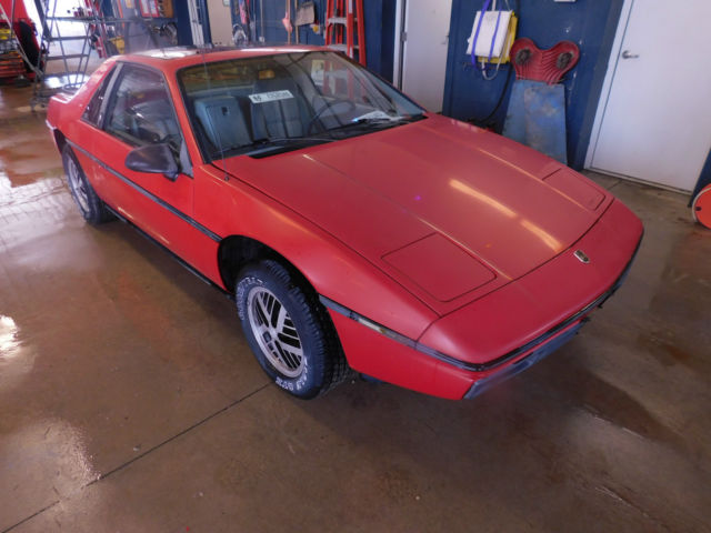 1984 Pontiac Fiero SE T1258346 1984 Pontiac Fiero SE