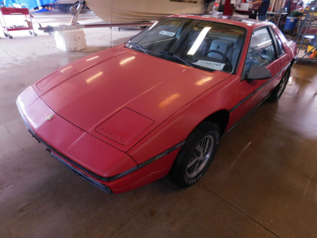 1984 Pontiac Fiero SE - photo 2
