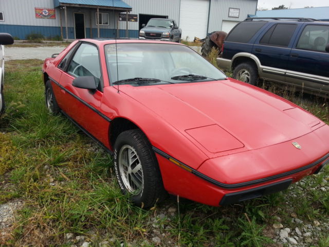 1984 Pontiac Fiero Sport - photo 2