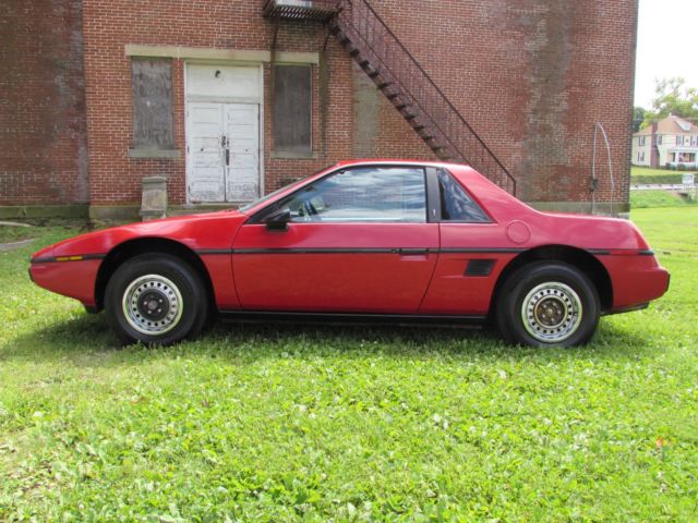 1984 Pontiac Fiero 2M4 - photo 2