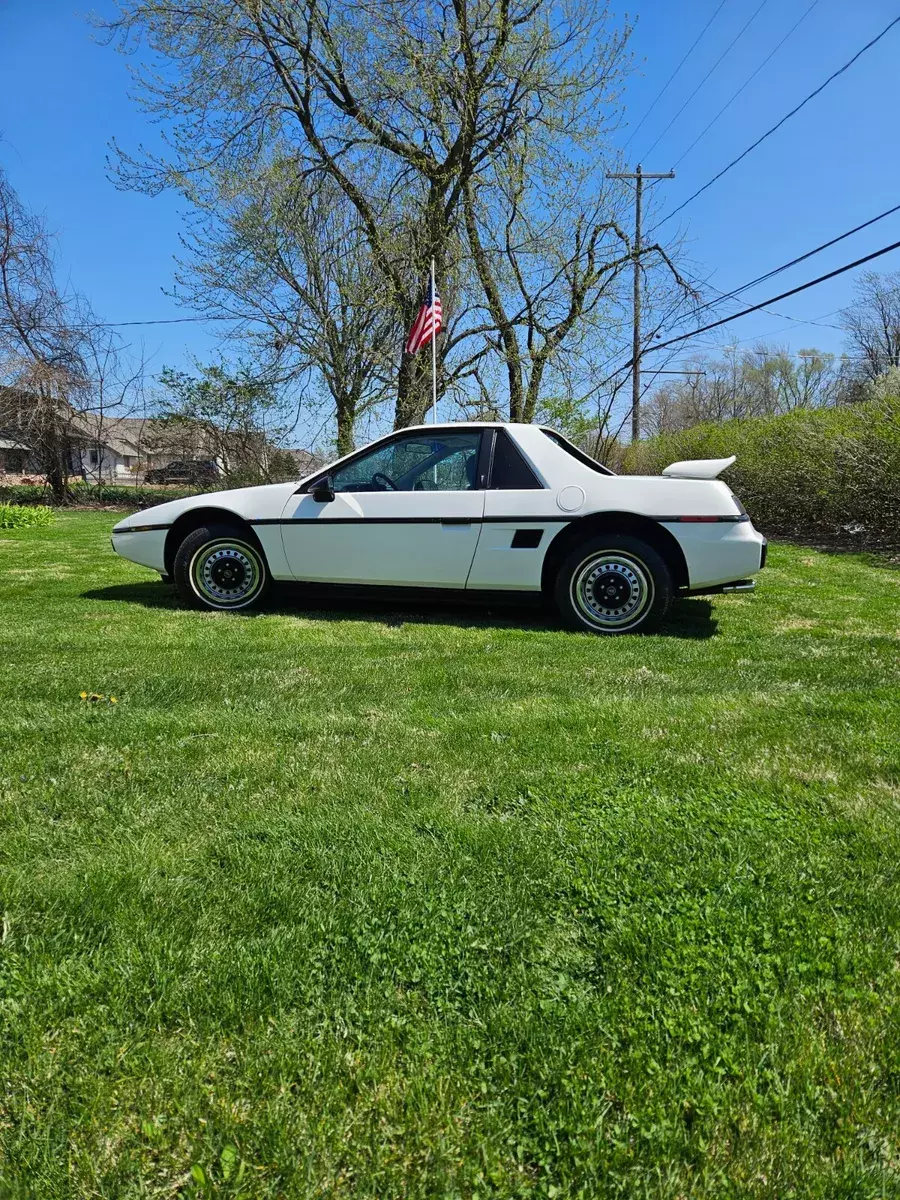 1984 pontiac fiero sport coupe 2-door 1984 Pontiac Fiero