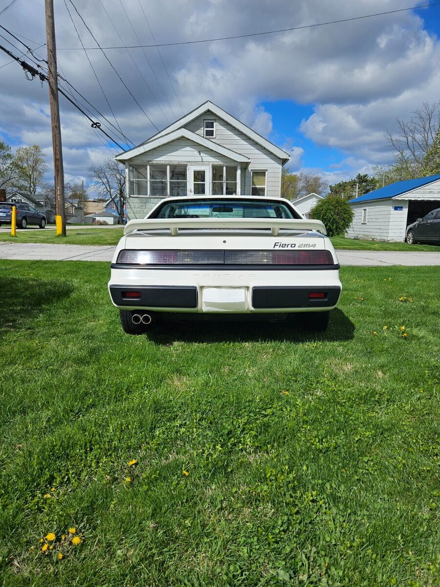 1984 Pontiac Fiero - photo 4