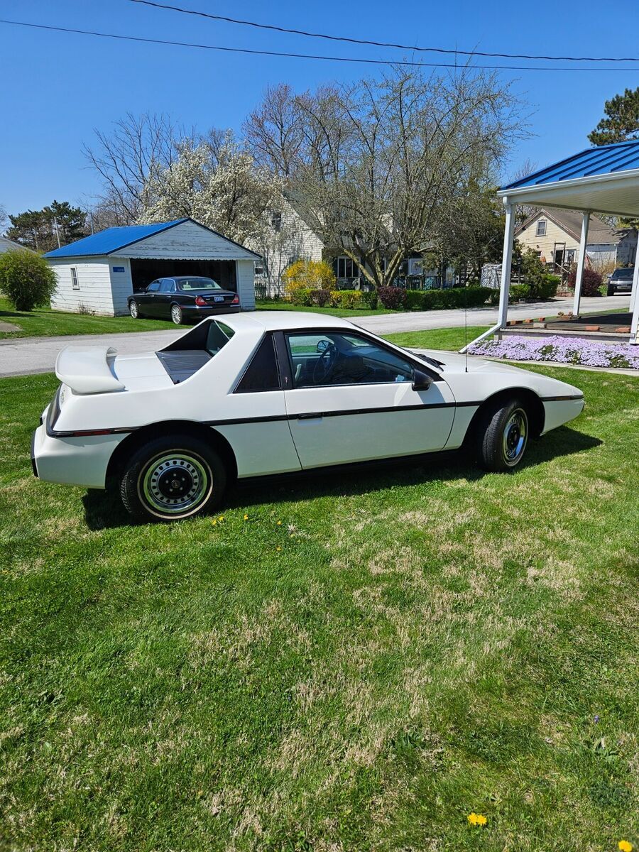 1984 Pontiac Fiero - photo 5