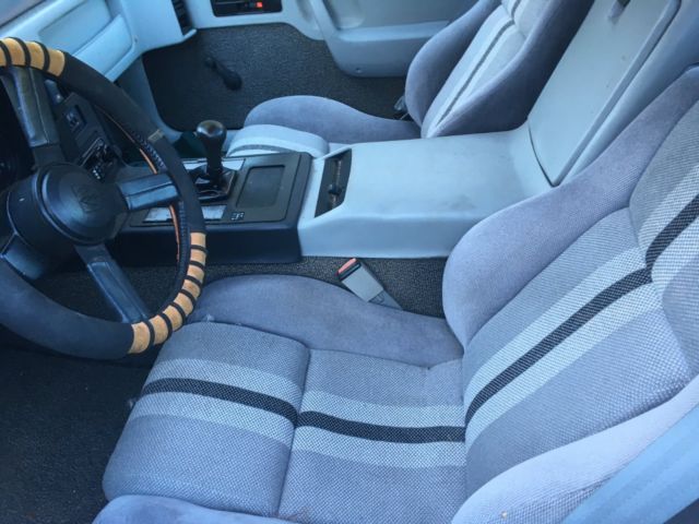 1984 Pontiac Fiero SE - photo 2