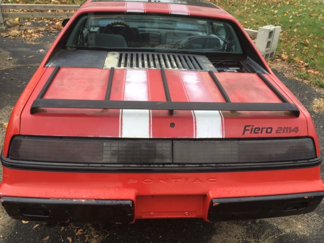 1984 Pontiac Fiero SE - photo 4
