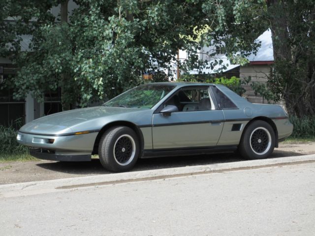 1984 Pontiac Fiero with 5 speed 1984 Pontiac Fiero 2M4 with tilt steering