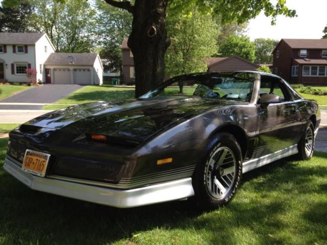 1984 Pontiac Firebird Trans Am Coupe 2-Door 5.0L 1984 Pontiac Firebird