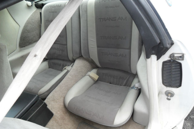 1984 Pontiac Firebird TRANS AM COUPE 2 - DOOR 15TH ANNIVERSARY - photo 4