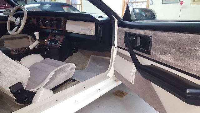 1984 Pontiac Trans Am 15th Anniversary Edition - photo 8