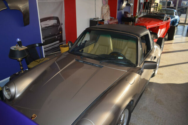 1984 Porsche 911 Targa. Low original miles,retored brake and suspension system 1984 Porsche 911 Targa