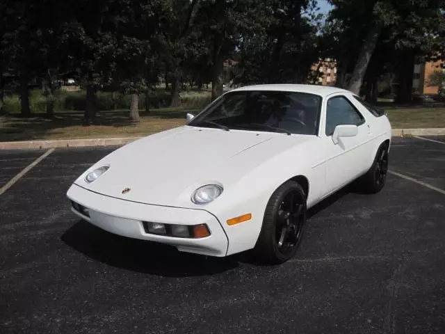 1984 Porsche 928 2 door 1984 Porsche 928 S