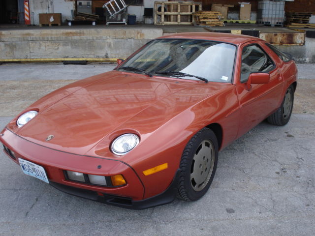 1984 Porsche 928 / Kiln Red / 5 Speed 1984 Porsche 928
