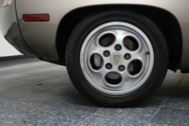 1984 Porsche 928 -- - photo 10