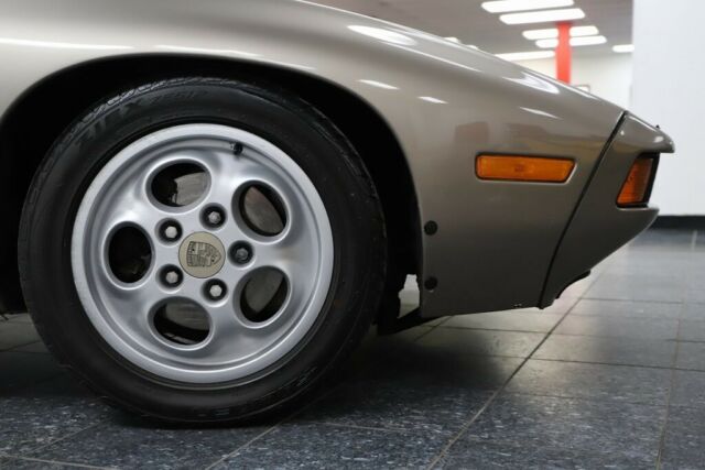 1984 Porsche 928 -- - photo 11