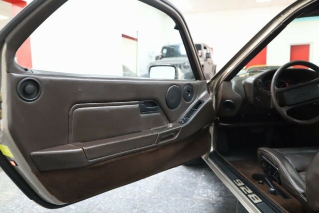 1984 Porsche 928 -- - photo 12