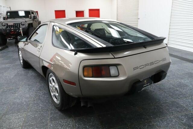 1984 Porsche 928 -- - photo 6
