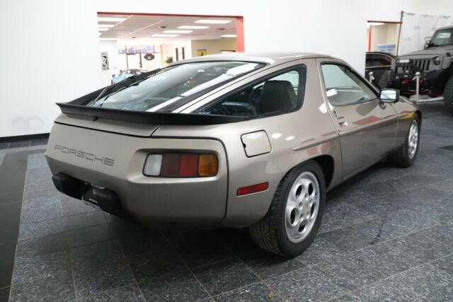 1984 Porsche 928 -- - photo 8