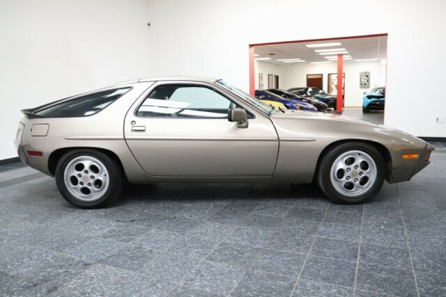 1984 Porsche 928 -- - photo 9