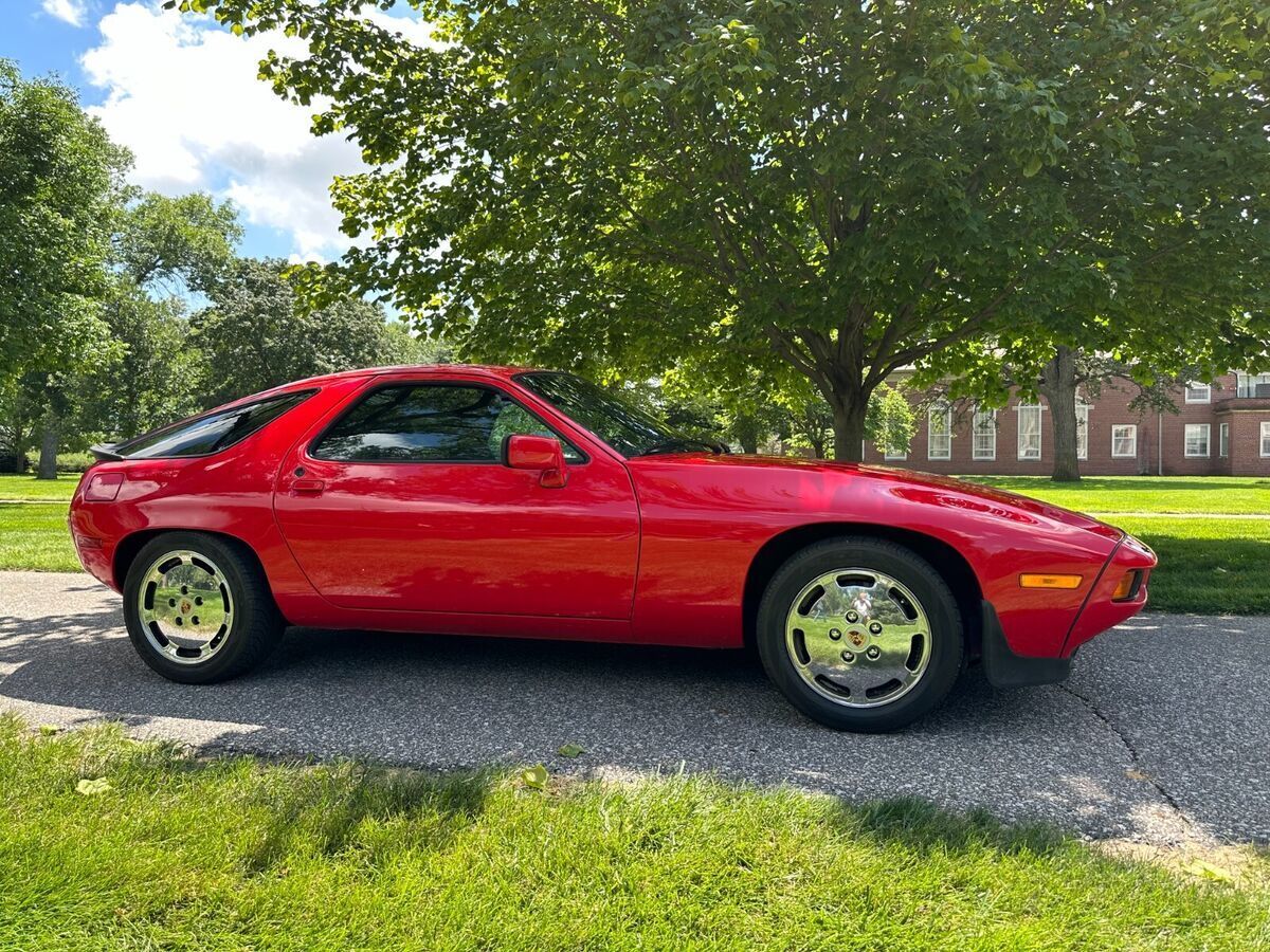 1984 Porsche 928s coupe 2-door 4.7l 5-speed 1984 Porsche 928