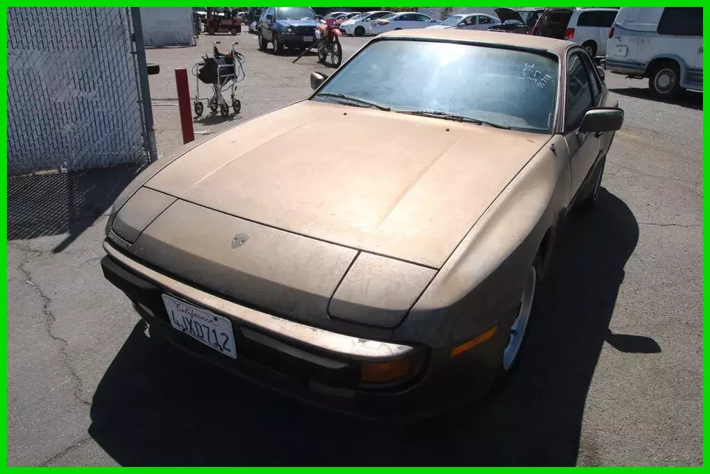 1984 Porsche 944 2.5 L 4 Cylinder NO RESERVE 1984 Porsche 944
