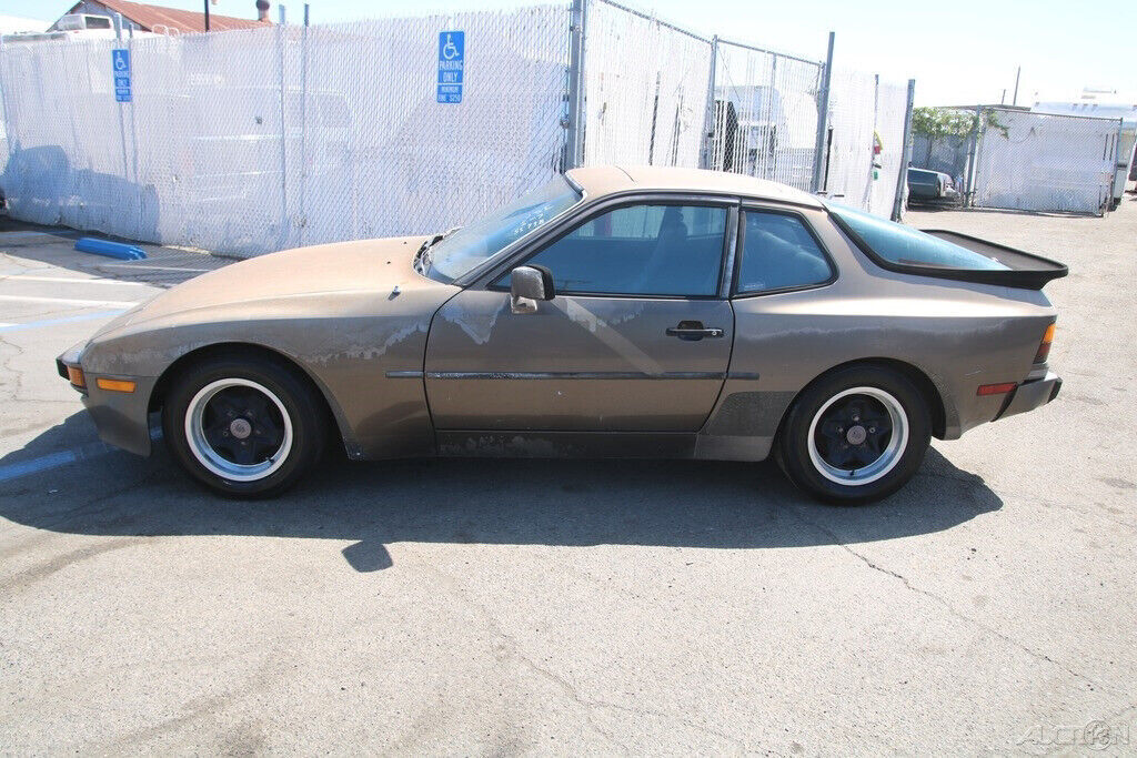 1984 Porsche 944 - photo 3