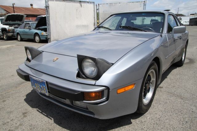 1984 Porsche 944 Automatic 4 Cylinder NO RESERVE 1984 Porsche 944