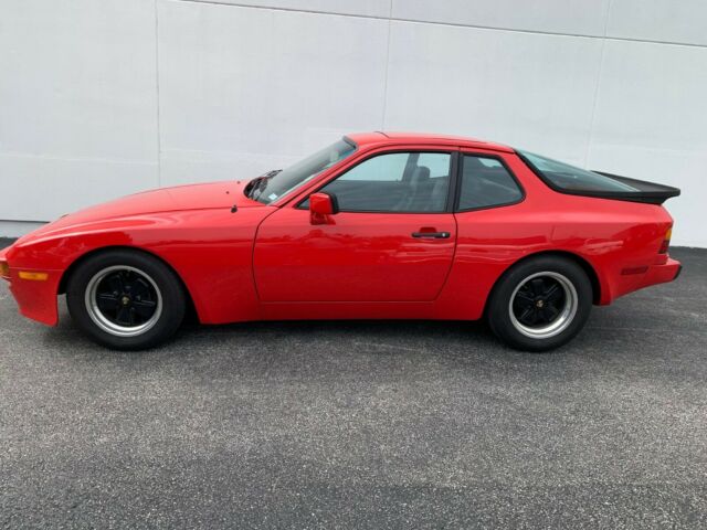 1984 PORSCHE 944 AUTO!RARE***MUST SEE THIS BEAUTIFUL CAR.***** 1984 Porsche 944 Automatic