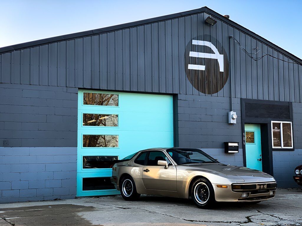1984 Porsche 944 Base 2dr Hatchback
