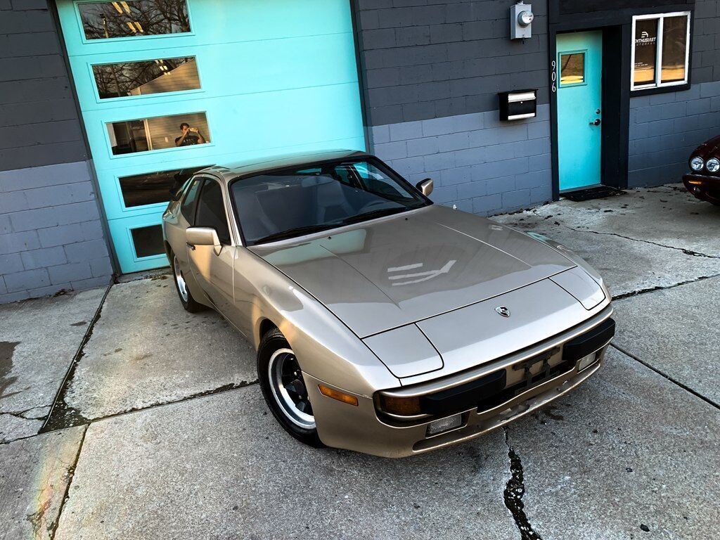 1984 Porsche 944 Base 2dr Hatchback - photo 2
