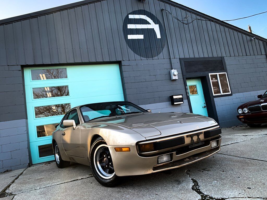 1984 Porsche 944 Base 2dr Hatchback - photo 3
