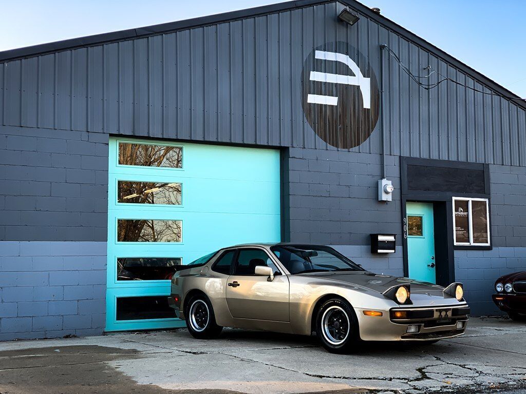 1984 Porsche 944 Base 2dr Hatchback - photo 4