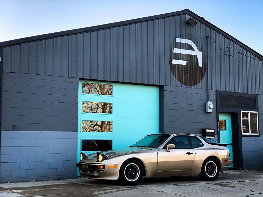 1984 Porsche 944 Base 2dr Hatchback - photo 5