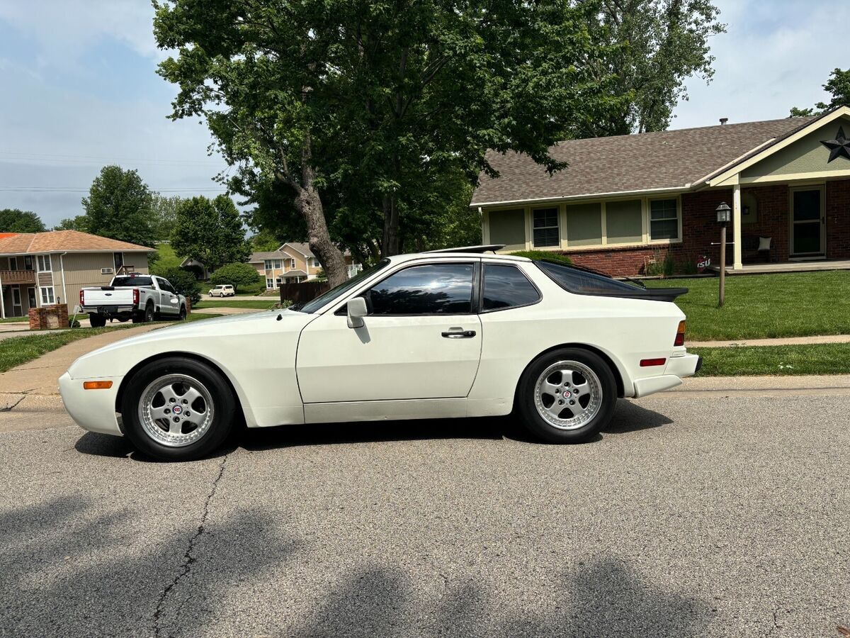 1984 Porsche 944 - photo 2