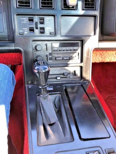 1984 Chevrolet Corvette carmine leather - photo 12