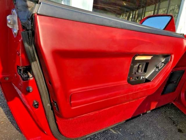 1984 Chevrolet Corvette carmine leather - photo 13