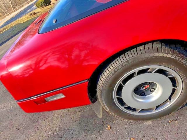 1984 Chevrolet Corvette carmine leather - photo 6